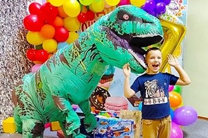 DINO DAYS - Kids travel FREE with any model Dinosaur: